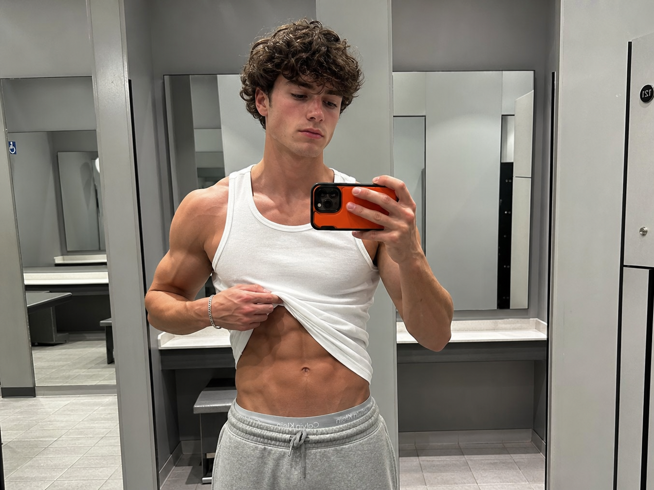 salty_leo